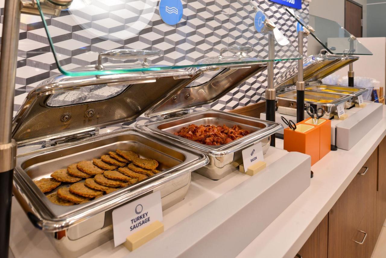 Holiday Inn Express Rochester - University Area By Ihg Εξωτερικό φωτογραφία
